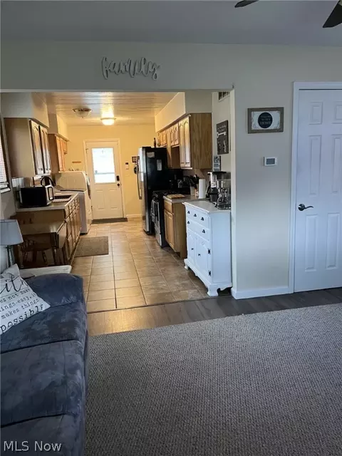 Entry Way - 4795 Willowbrook Dr, Mentor, OH 44060 photo 4 of 5