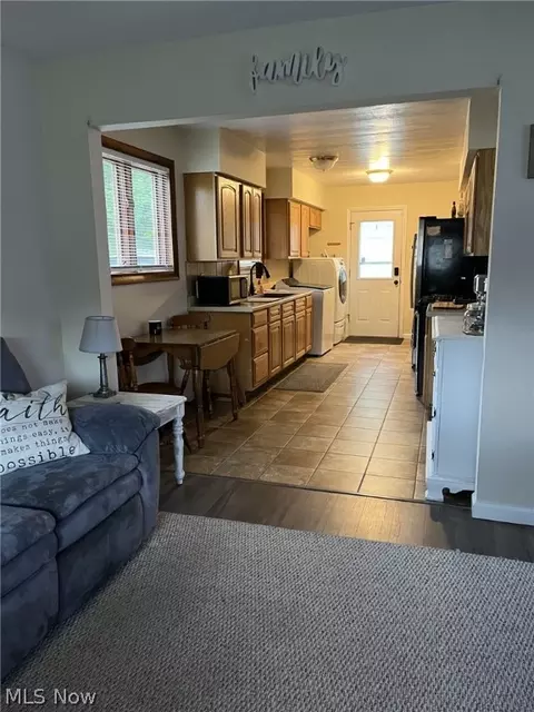 Entry Way - 4795 Willowbrook Dr, Mentor, OH 44060 photo 3 of 5
