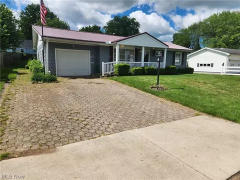 1815 Grace Dr, Coshocton, OH 43812