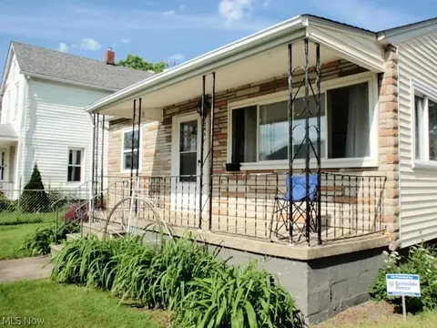 246 Warren Ave, Elyria, OH 44035 photo 2