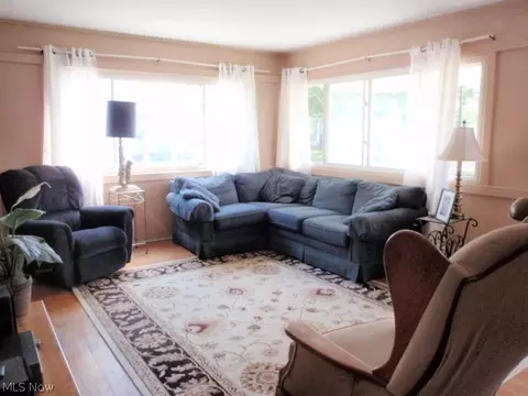 246 Warren Ave, Elyria, OH 44035 photo 4