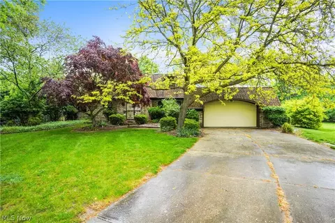 22582 Vine Ct, Rocky River, OH 44116