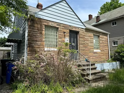 17813 Grovewood Ave, Cleveland, OH 44119