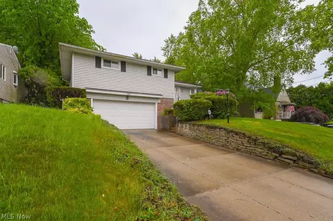 138 E Ralston Ave, Akron, OH 44301
