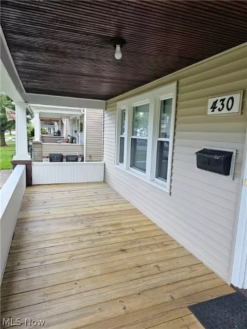 430 10th St, Elyria, OH 44035 photo 4