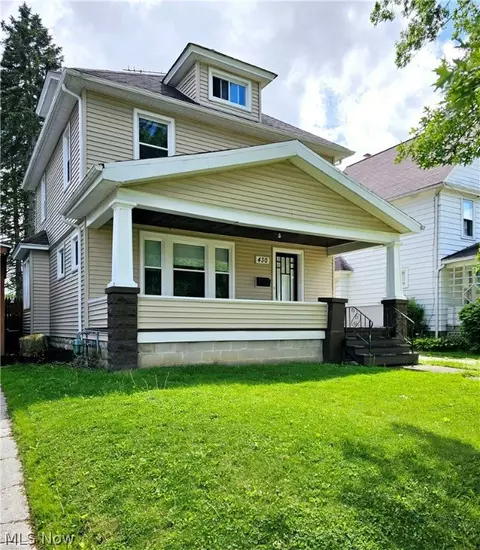 430 10th St, Elyria, OH 44035 photo 2