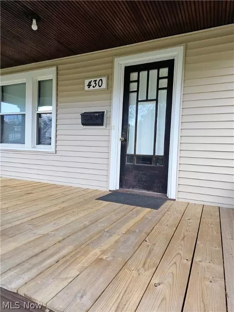 430 10th St, Elyria, OH 44035 photo 3
