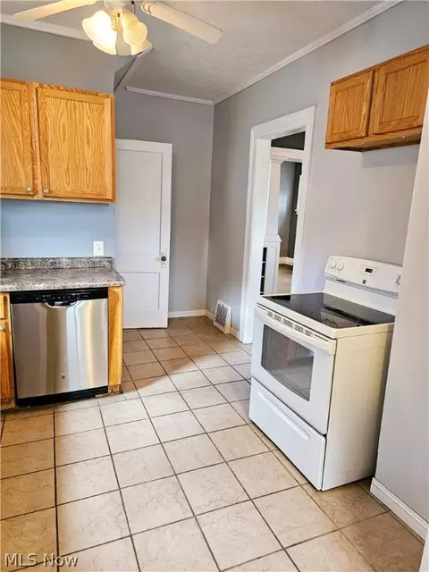 430 10th St, Elyria, OH 44035 photo 16