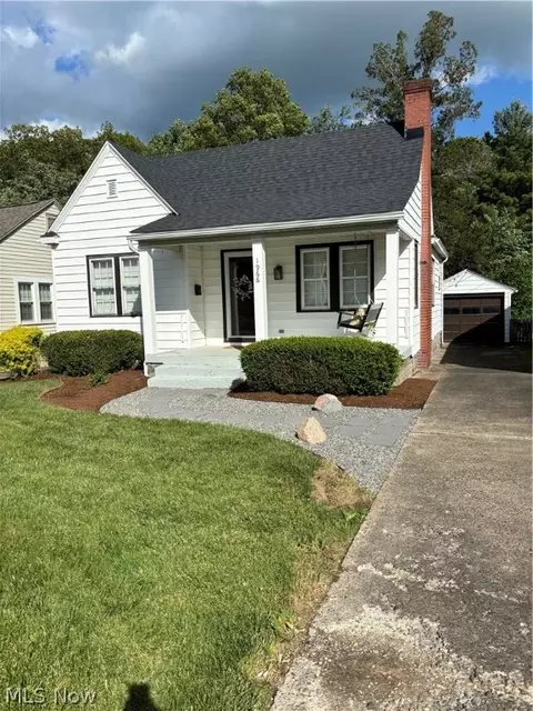 1966 Euclid Ave, Zanesville, OH 43701