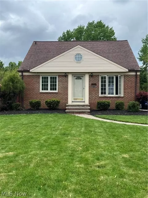 4468 W 227th St, Fairview Park, OH 44126