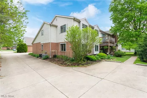142 Holl Rd NE, North Canton, OH 44720