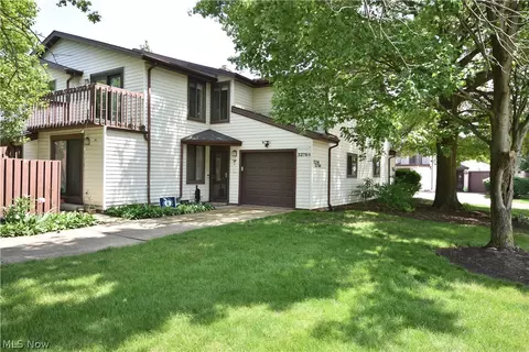 32764 Washington Ct #64, Solon, OH 44139