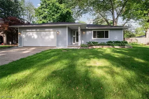 7272 Beechwood Dr, Mentor, OH 44060