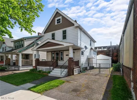 1611 W 116 St, Cleveland, OH 44102