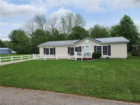 206 1st St, Pleasantville, OH 43148
