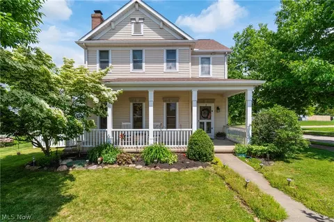 2745 Himelrigh Blvd, Barberton, OH 44203