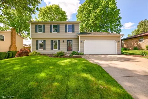 858 Morningbreeze Cir, Barberton, OH 44203