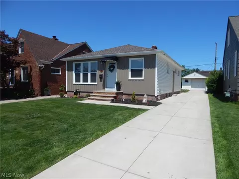 6614 Renwood Dr, Parma, OH 44129