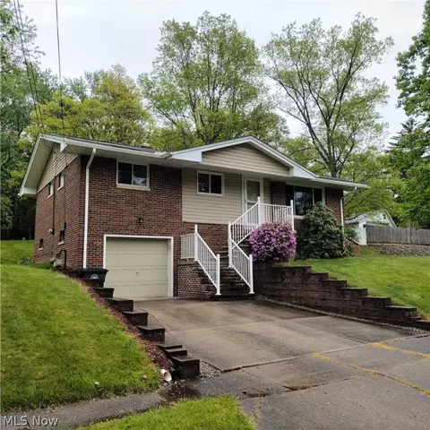 539 Glenway Dr, Akron, OH 44305