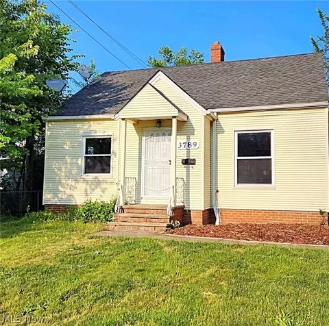 3789 Lee Heights Blvd, Cleveland, OH 44128