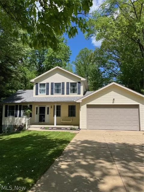 Exterior - 8 Apache Trl, Malvern, OH 44644 photo 2 of 4