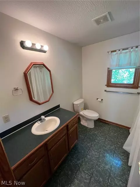 Bath - 8 Apache Trl, Malvern, OH 44644 photo 3 of 5