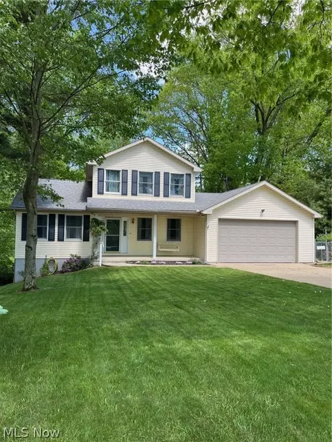 8 Apache Trl, Malvern, OH 44644