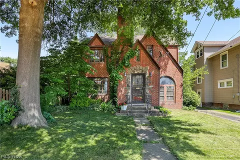 2002 Woodland Ave NW, Canton, OH 44709
