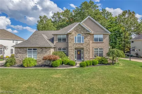 32113 Ventanas Cir, Avon Lake, OH 44012