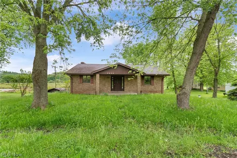 2205 Stonecreek Rd SW, New Philadelphia, OH 44663