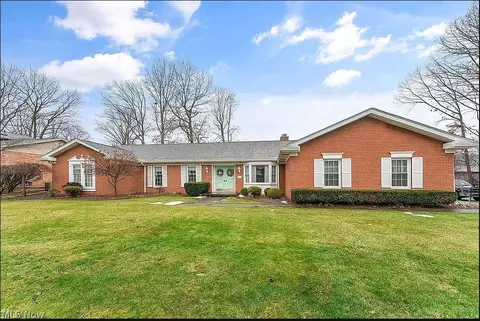 406 Viola Ave, Hubbard, OH 44425