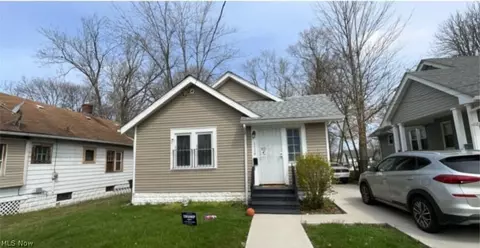 1128 Belleflower Rd, Akron, OH 44307