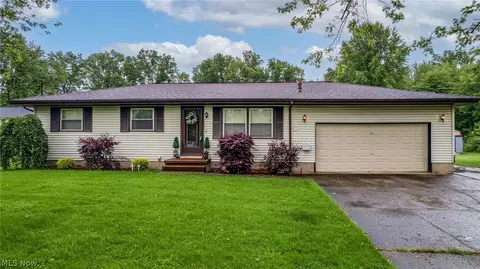 4025 Fairlawn Heights Dr SE, Warren, OH 44484
