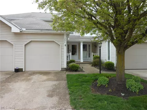 1189 Brookline Pl #E, Willoughby, OH 44094