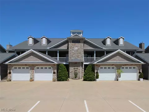 3072 Whispering Shores Dr, Vermilion, OH 44089