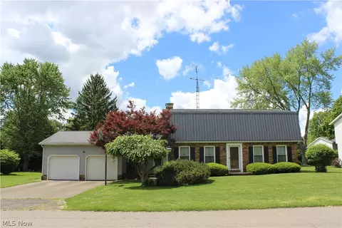 7465 Ashburton Cir NW, North Canton, OH 44720