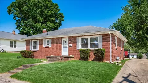 35 W Dave Longaberger Ave, Dresden, OH 43821