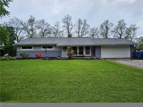 8298 Melody Ln, Macedonia, OH 44056
