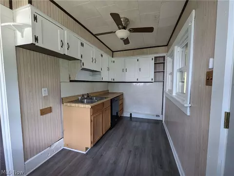 Entry Way - 369 S 10th St, Coshocton, OH 43812 photo 1 of 2