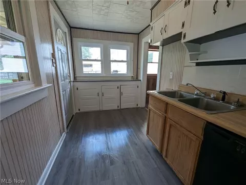 Entry Way - 369 S 10th St, Coshocton, OH 43812 photo 2 of 2