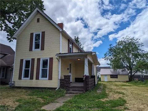 369 S 10th St, Coshocton, OH 43812