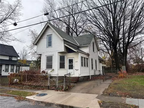 1027 E 70th St, Cleveland, OH 44103