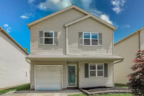 883 Brittney Ct, Willowick, OH 44095 photo 2