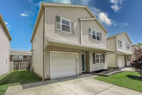 883 Brittney Ct, Willowick, OH 44095 photo 3