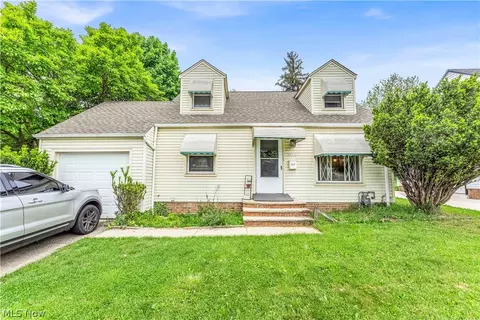 19221 Stockton Ave, Maple Heights, OH 44137