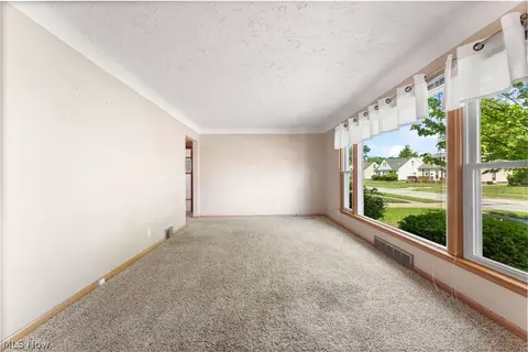 30104 Barjode Rd, Willowick, OH 44095 photo 5