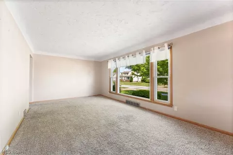 30104 Barjode Rd, Willowick, OH 44095 photo 3