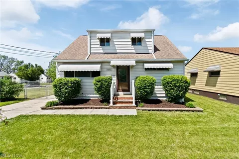 5896 Michael Dr, Brook Park, OH 44142