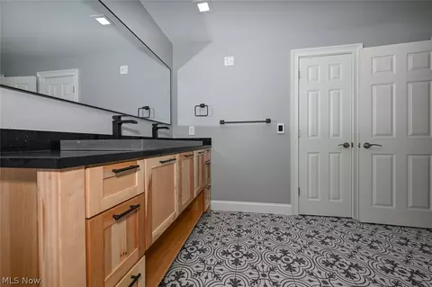 Bath - 34135 Maple Dr, Solon, OH 44139 photo 3 of 6