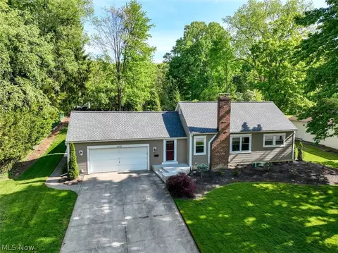 34135 Maple Dr, Solon, OH 44139